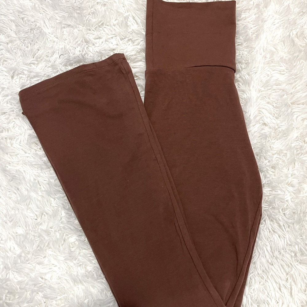 yoga flare pants in a size small! Barely worn and is in perfect condition!